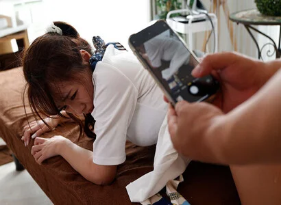 Tôi đi triệt lông không nói lời nào đè ra hiếp