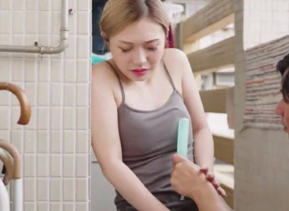 Người chồng trẻ giúp vợ em làm cha mẹ